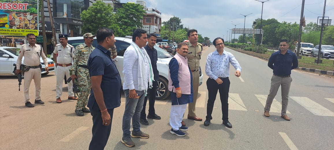 सांसद संतोष पाण्डेय द्वारा त्रिनेत्र योजना एवं ट्रैफिक सिग्नल का लिया जायजा