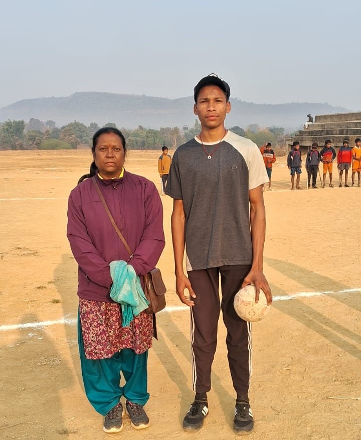 राष्ट्रीय हैंडबॉल में मनेन्द्रगढ़ का परचम, छात्र आशीष कुमार सिंह का हुआ राष्ट्रीय स्तर पर चयन