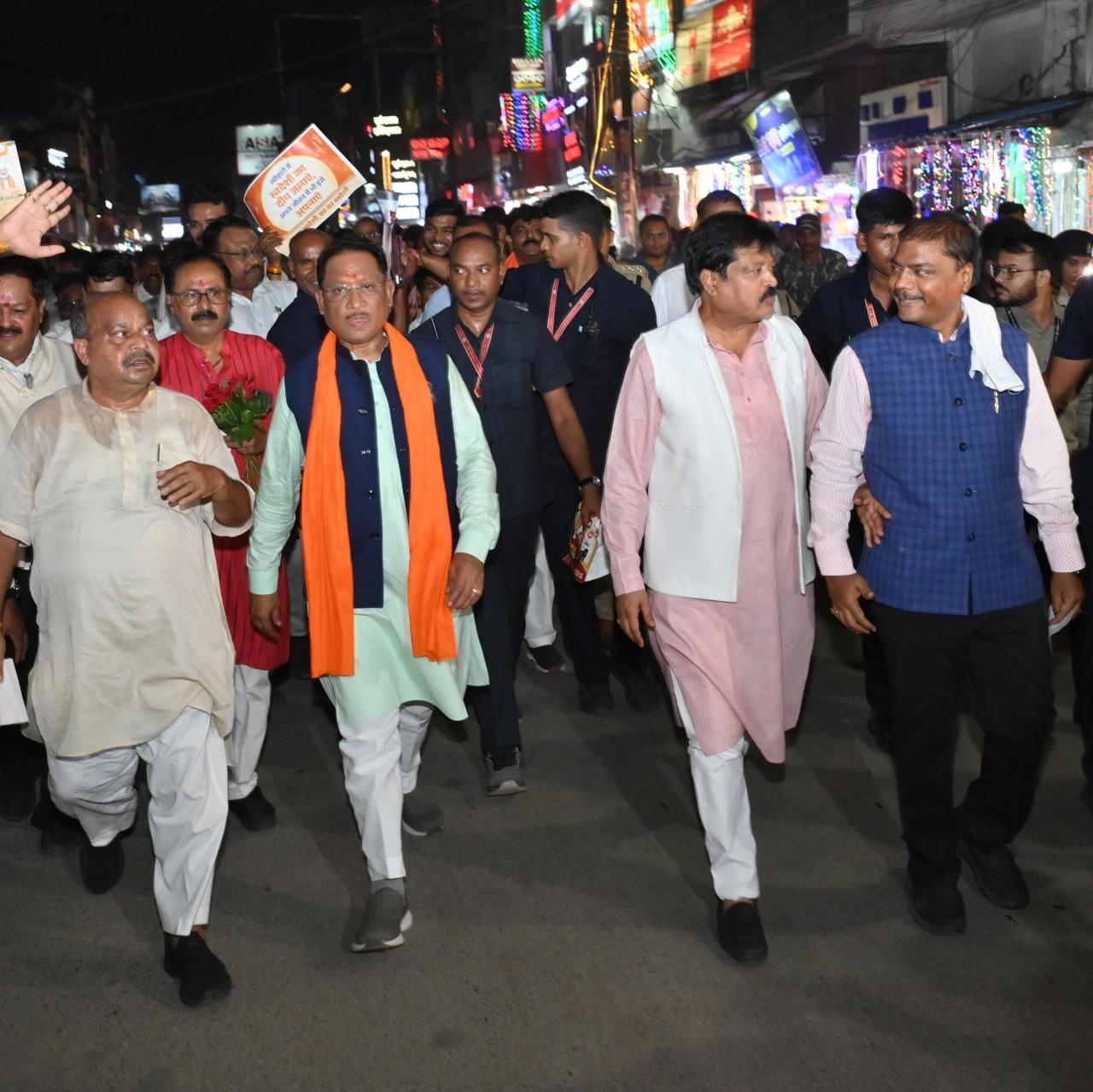 नवरात्रि पर्व पर मुख्यमंत्री साय ने किया बाजार भ्रमण – जीएसटी 2.0 से व्यापारियों और उपभोक्ताओं में उत्साह