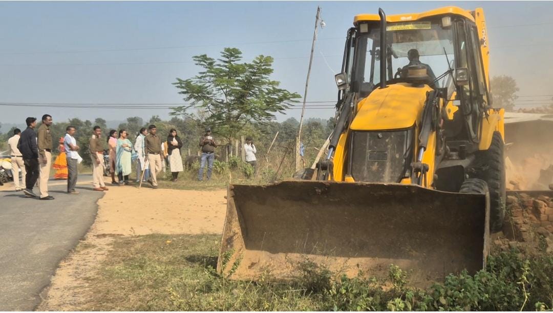अतिक्रमण पर प्रशासन की बड़ी कार्रवाई  37 डिसमिल शासकीय ज़मीन मुक्त, बुलडोजर कार्रवाई से मचा हड़कंप