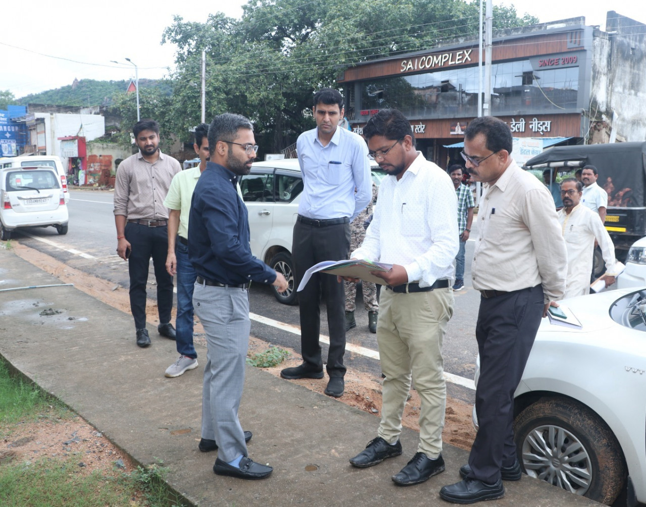 कलेक्टर ने ऑडिटोरियम निर्माण के लिए प्रस्तावित स्थल का किया निरीक्षण