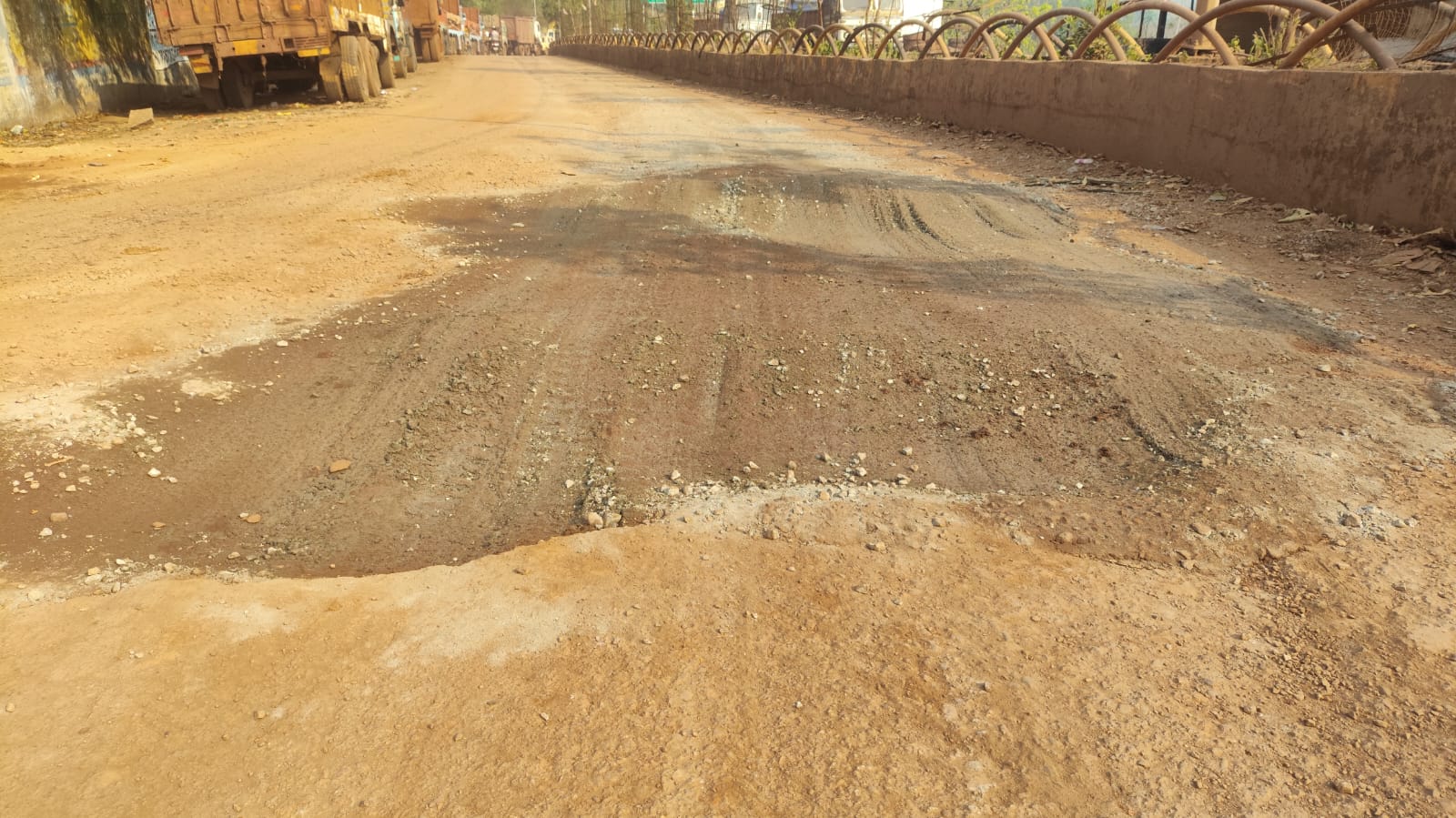 गड्ढों की लीपापोती: असफल प्रयास, स्थायी समाधान कब?
