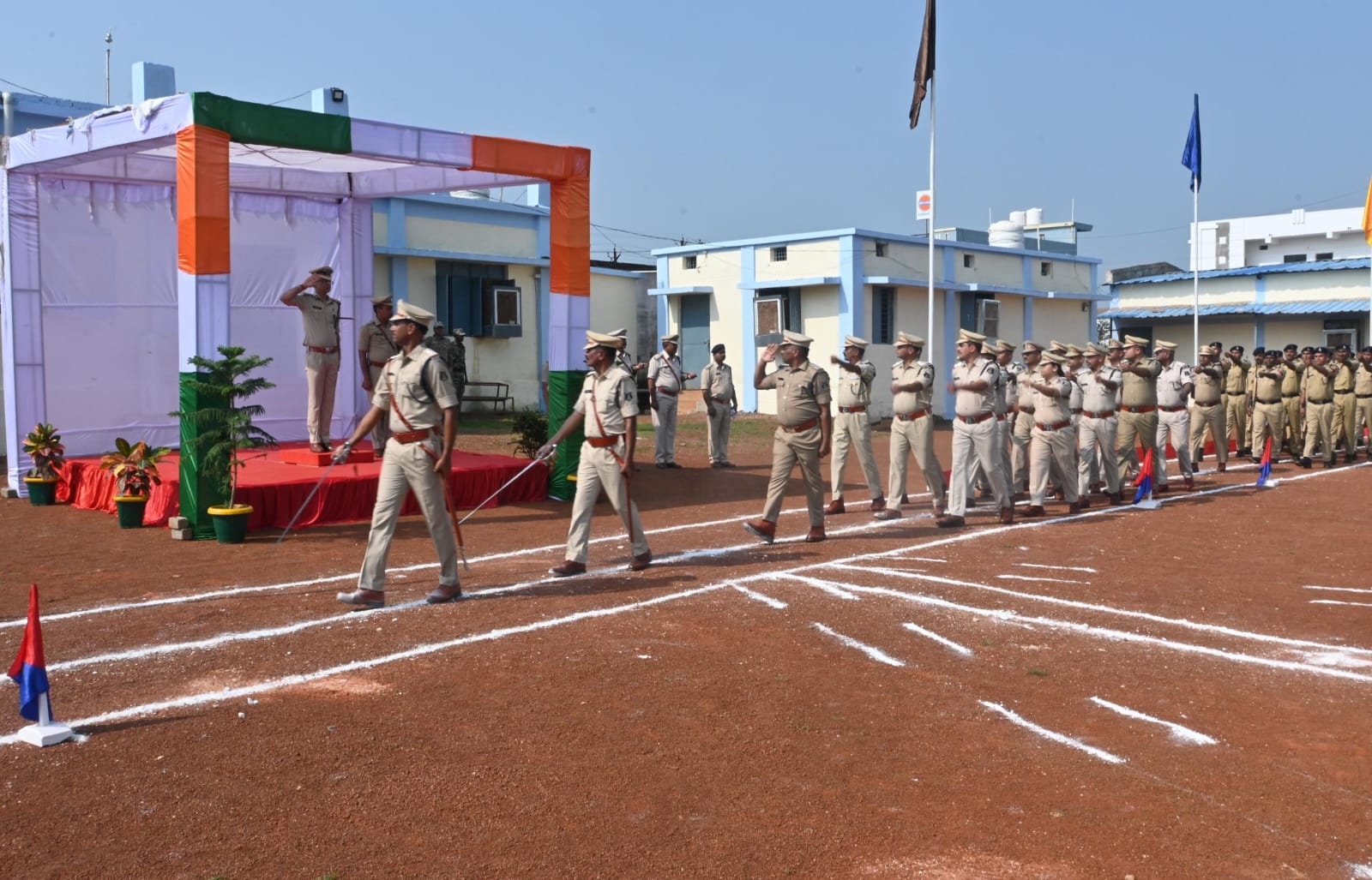 राजनांदगांव रेंज आईंजी दीपक कुमार झा के द्वारा किया गया जिला केसीजी का वार्षिक निरीक्षण