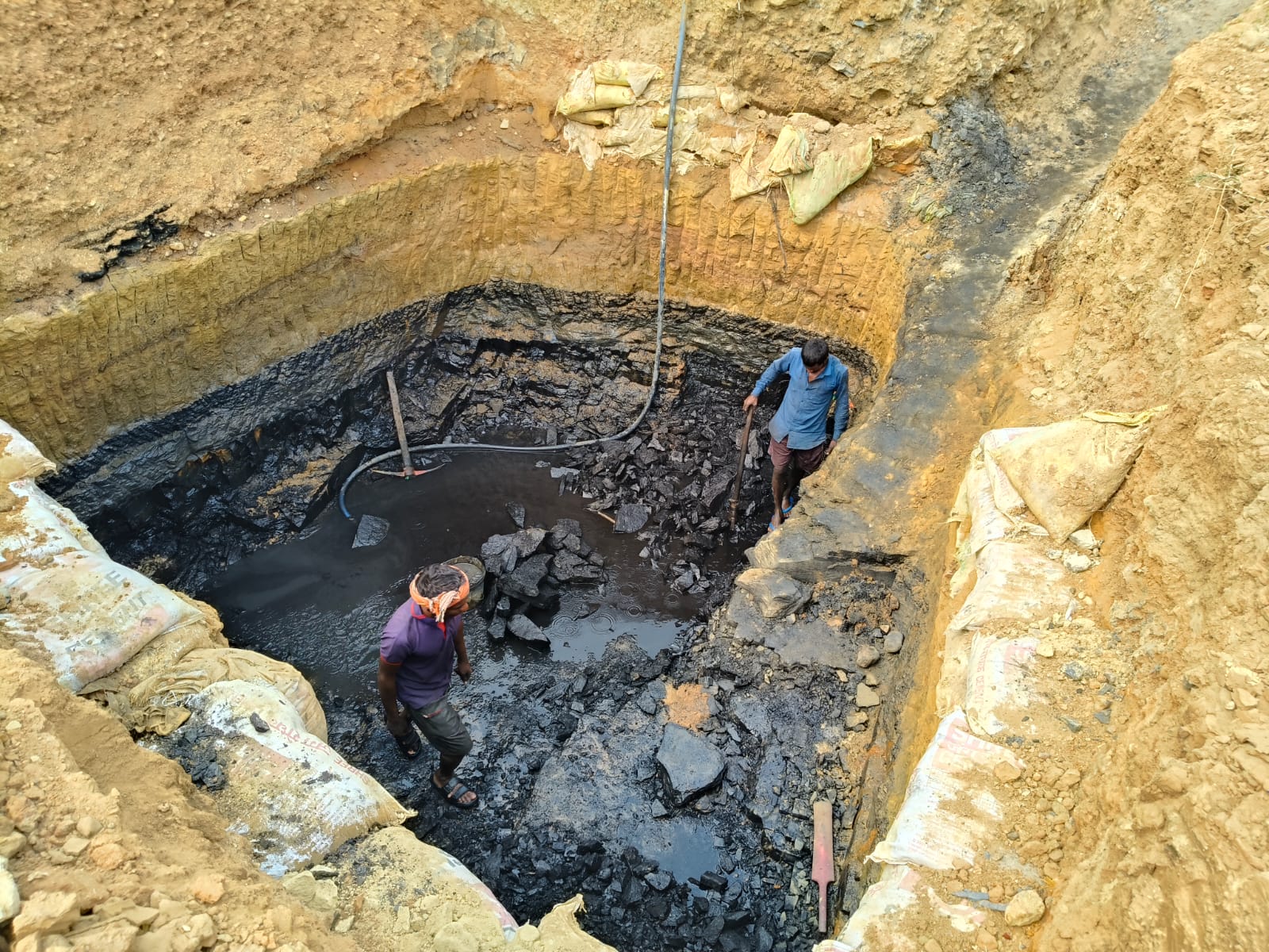 थमने का नाम नहीं ले रहा अवैध कोयले का कारोबार बाइकर्स गैंग सक्रिय,चिमनी और गमला भट्ठों में खपाया जा रहा कोयला