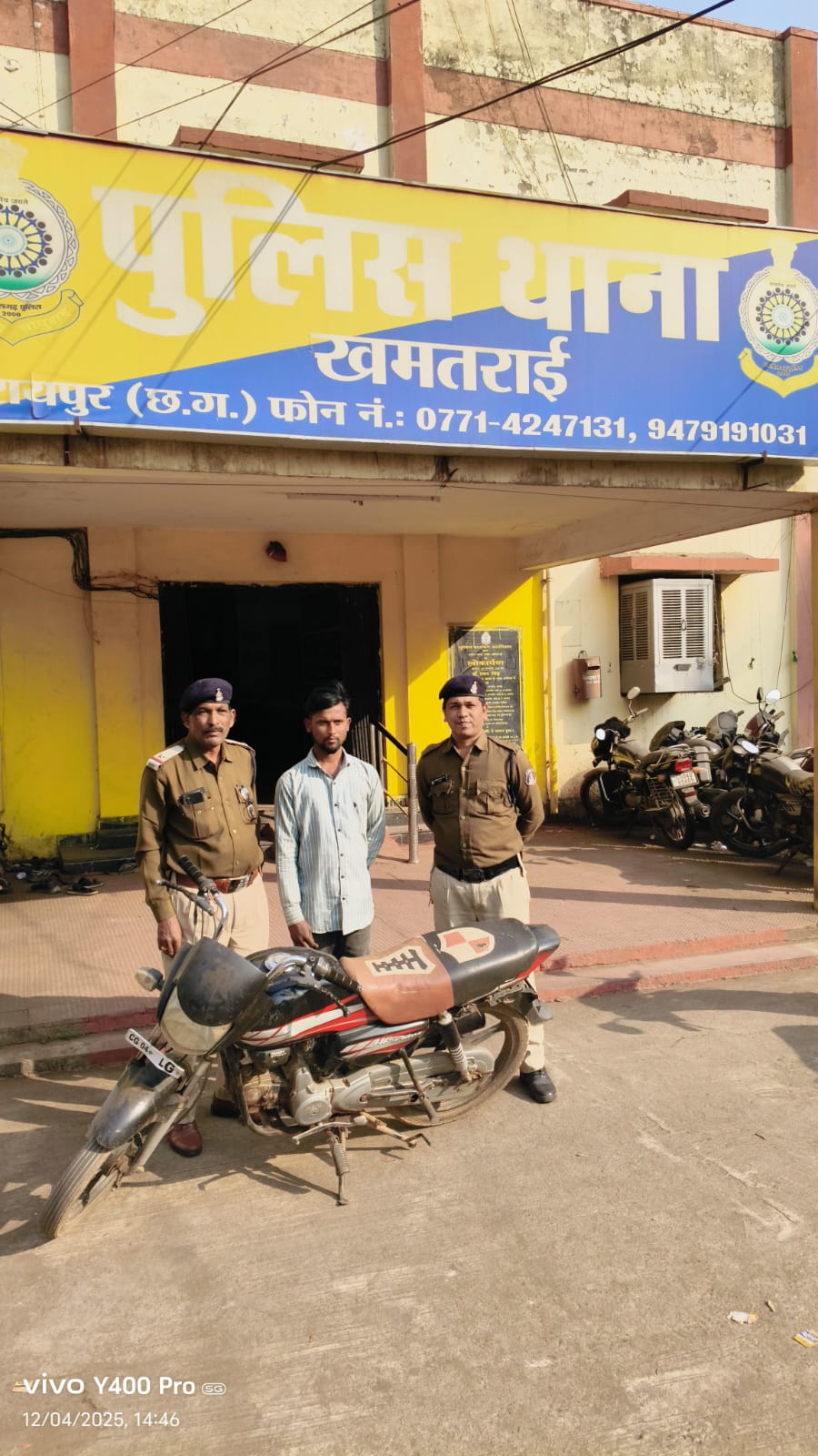 चोरी की मोटर सायकल के साथ आरोपी आकाश उर्फ दिनेश राव गिरफ्तार