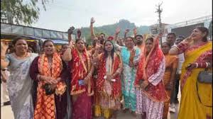  दुर्ग जिले की पंचायत अध्यक्ष ने 100 किमी की पदयात्रा कर मां बमलेश्वरी देवी के धाम पहुंची,नारी शक्ति का दिया संदेश