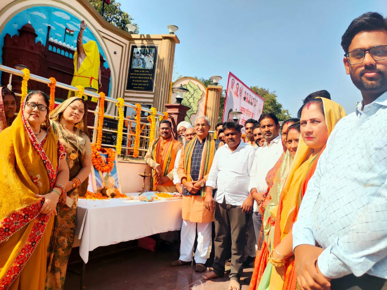 गरियाबंद में अटल जयंती पर अटल प्रतिमा का लोकार्पण, अटल जी के विचारों को किया गया नमन