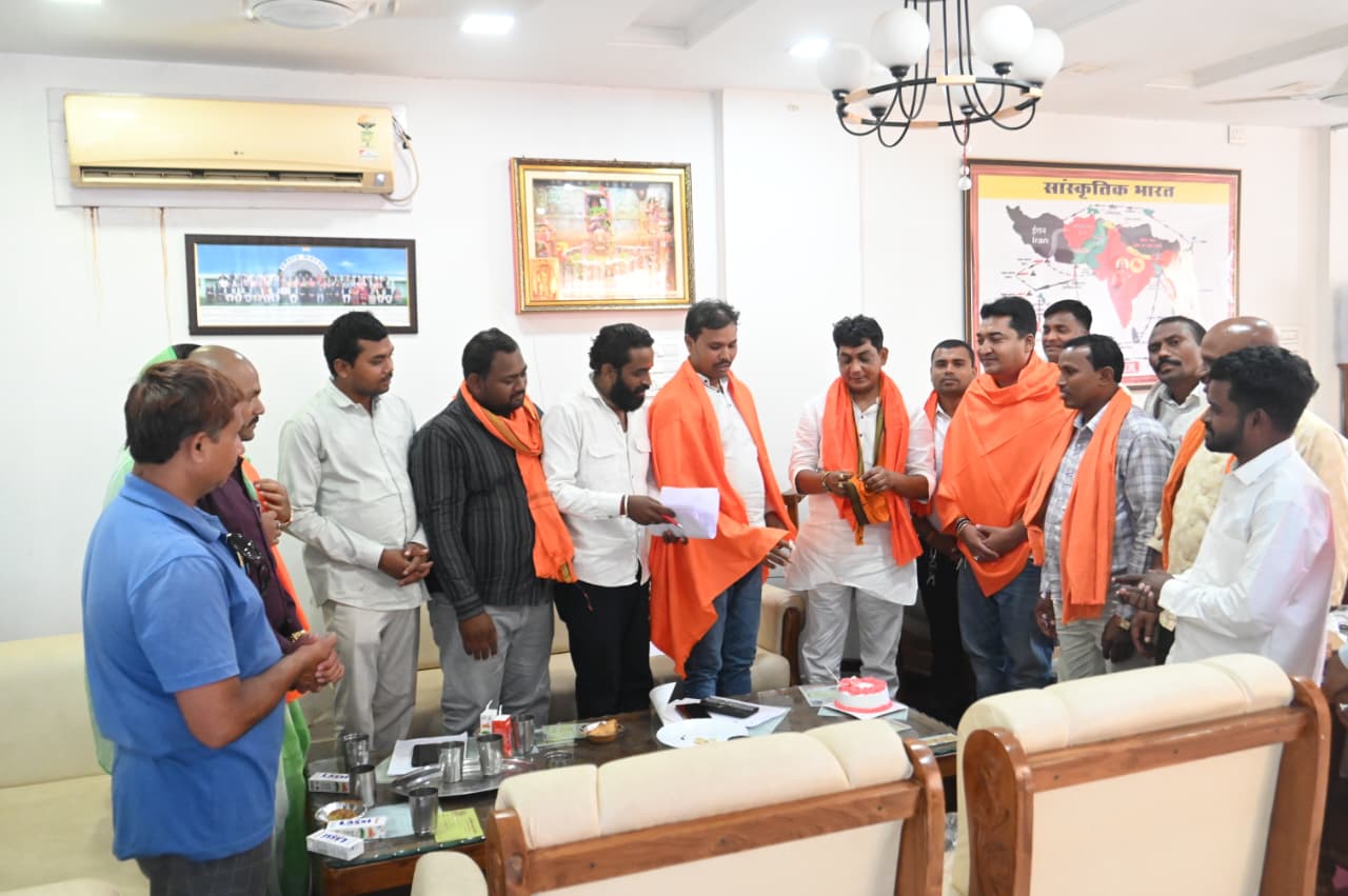 तुमगांव के विकास को मिलेगी नई रफ्तार! भाजपा नेताओं ने विधायक को सौंपा मांग पत्र