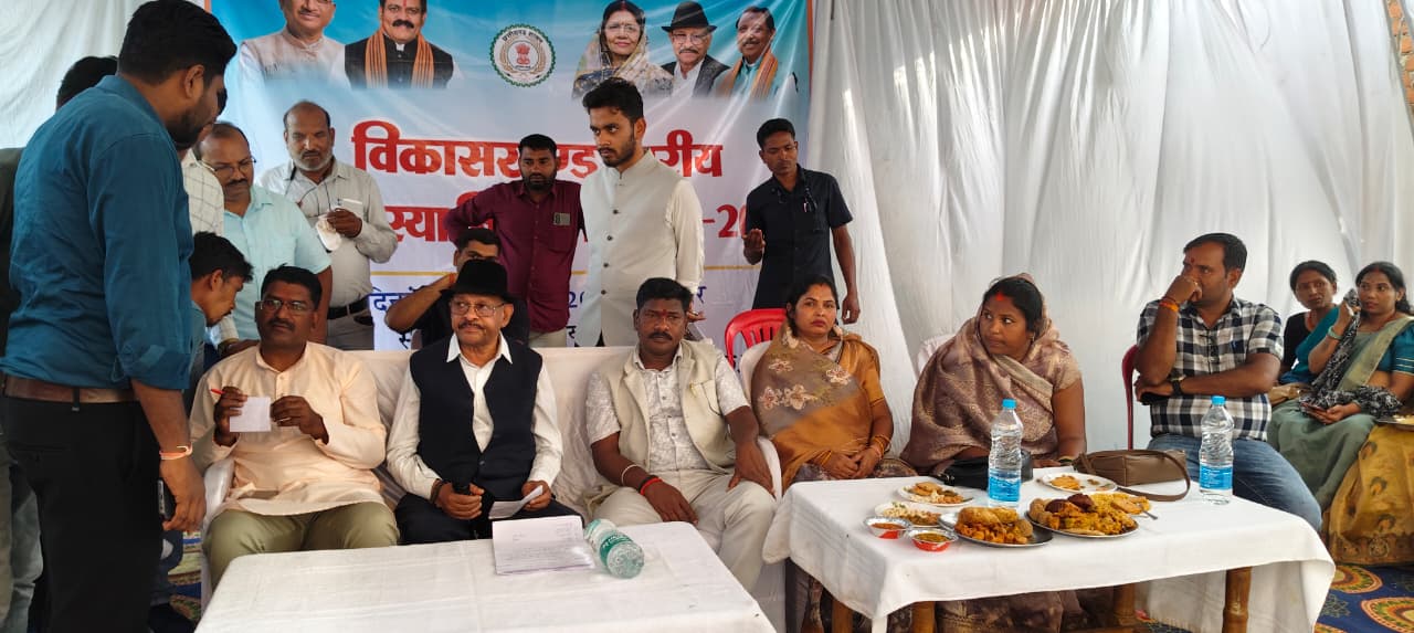 जनसमस्या निवारण शिविर में 1294 आवेदनों में से 760 का निराकरण
