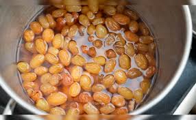 इन बीमारियों के लिए काल है किशमिश का पानी,जानें सेवन का सही तरीका 