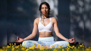 नई मांओं के लिए योग: डिलीवरी के बाद सेहत सुधारने का आसान तरीका