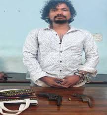 रिवाल्वर देशी कट्टा और कारतूस के साथ हिस्ट्रीशीटर अरेस्ट 