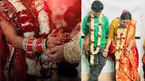 महिला प्रोफेसर ने छात्र से रचाई शादी,वीडियो वायरल होने पर मचा बवाल