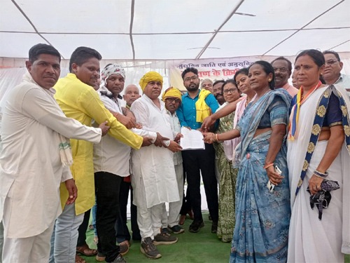 भारत बंद को लेकर डोंगरगांव में एससी-एसटी समुदाय ने दिया एकता का संदेश, सुप्रीम कोर्ट के फैसले को लेकर किया भारत बंद का समर्थन