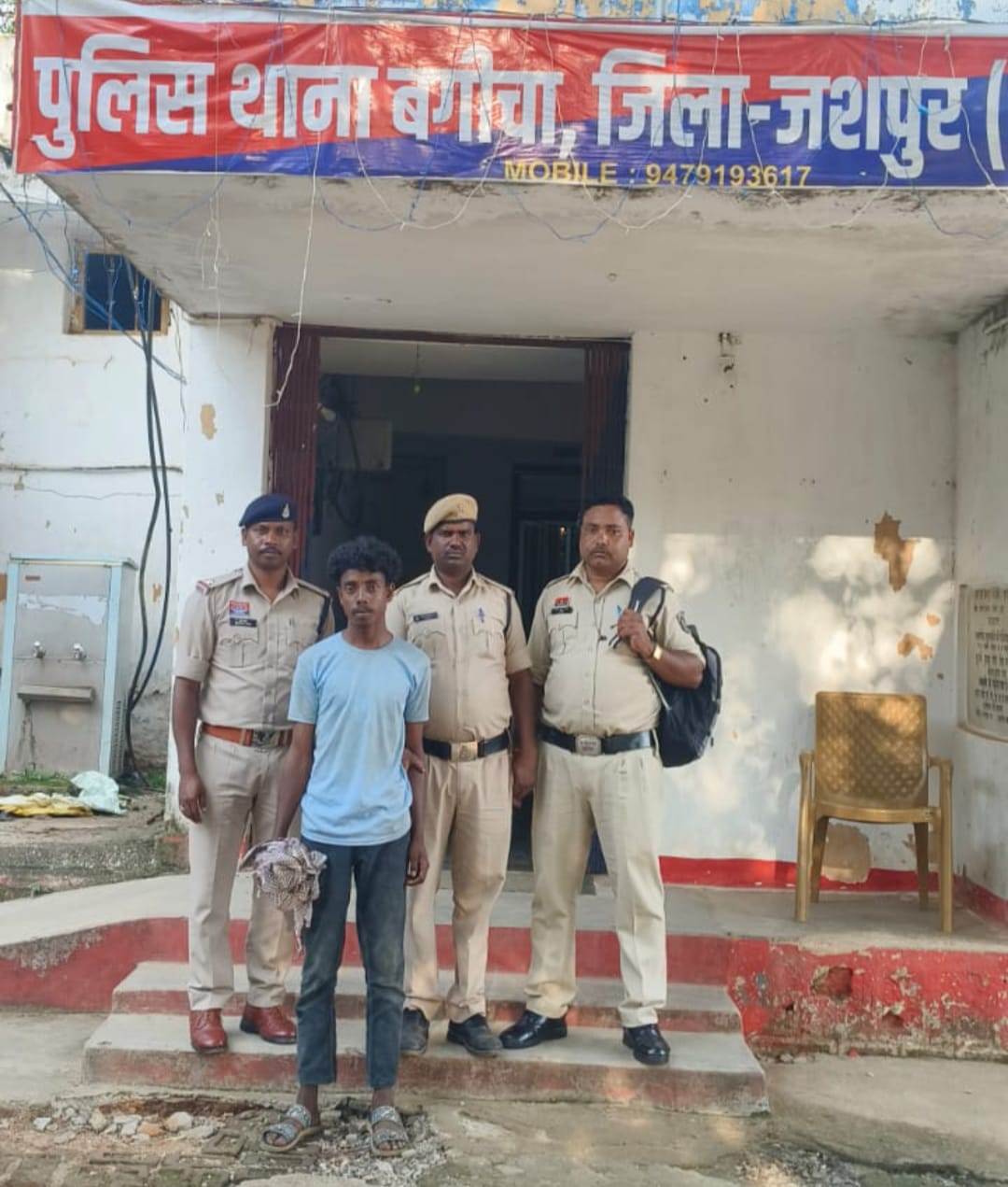  रकम चोरी कर दोस्तों को महंगी-महंगी शराब पिलाने वाला आरोपी युवक प्रभात खेस्स जशपुर पुलिस के हत्थे चढ़ा