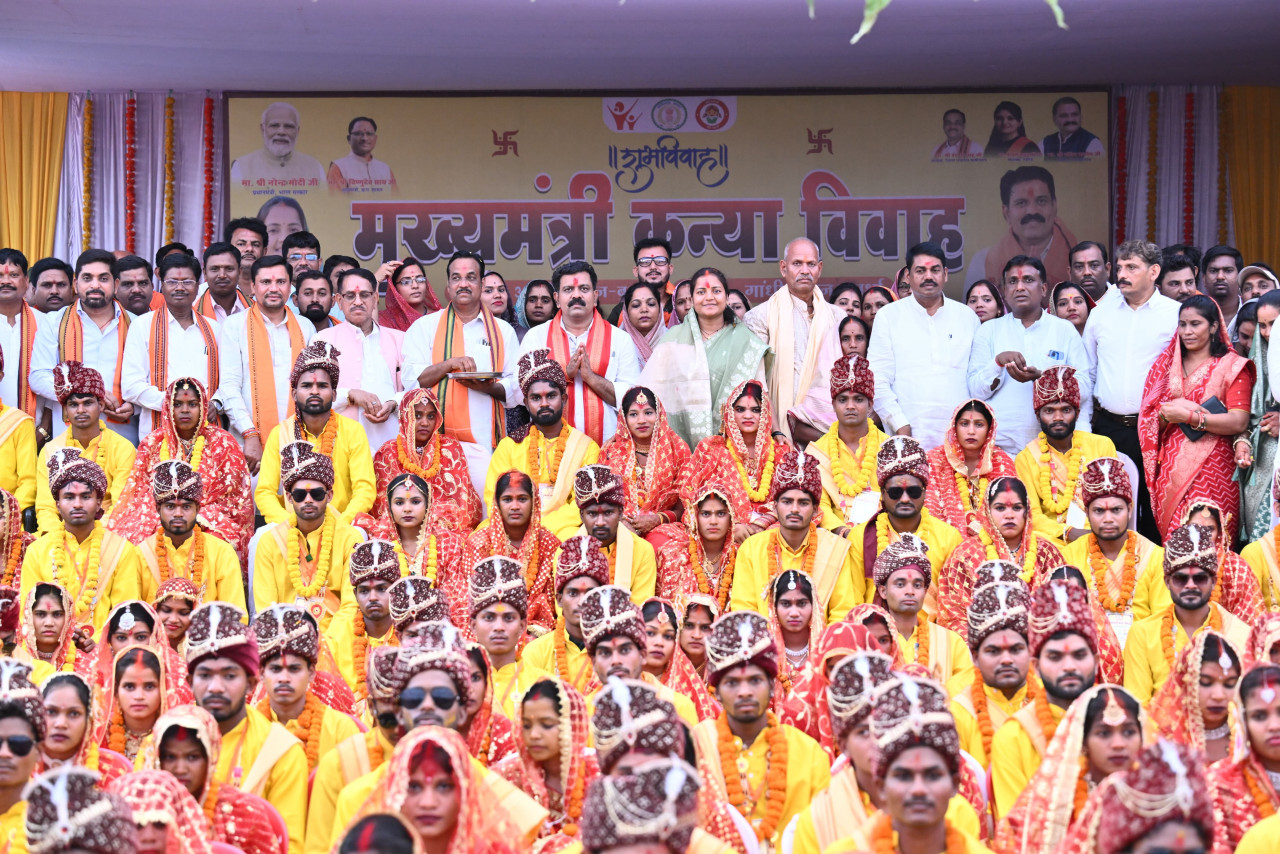 अक्षय तृतीया पर 85 जोड़ों ने लिए सात फेरे, उपमुख्यमंत्री विजय शर्मा और मंत्री लक्ष्मी राजवाड़े ने दिया आशीर्वाद