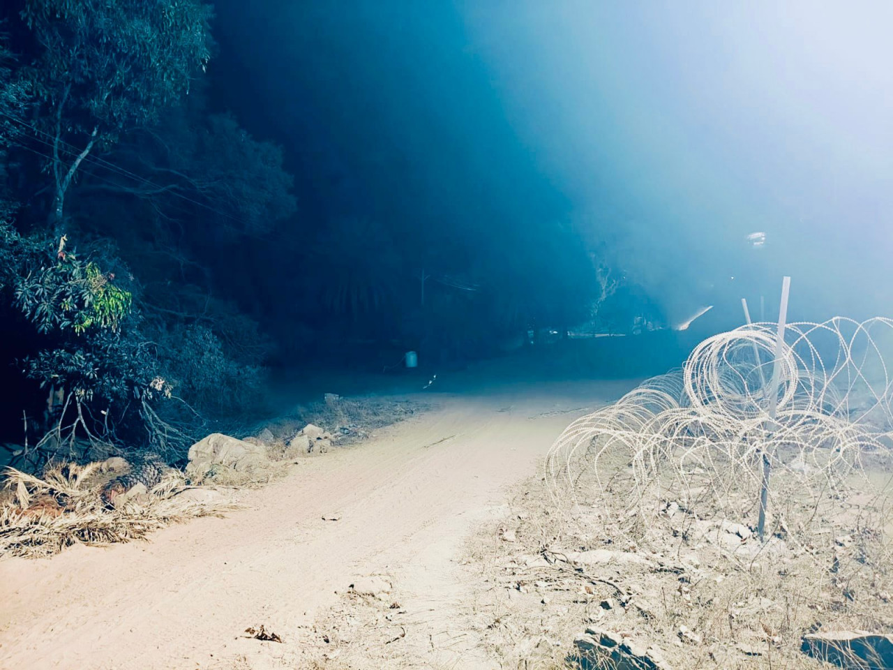 लाल आतंक का अंधेरा छंटा, नक्सलियों के सुरक्षित ठिकाने गोगुंडा में पहली बार जला बल्ब