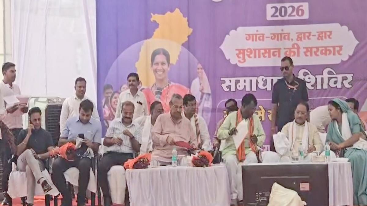 ’तेंदूपत्ता संग्राहकों के बीच पहुंचे मुख्यमंत्री, महुआ पेड़ के नीचे लगाई चौपाल’