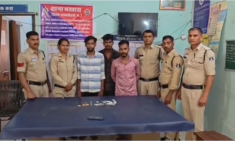 धमतरी में सूने मकान की चोरी का खुलासा: सराफा कारोबारी समेत 3 आरोपी गिरफ्तार, सोने-चांदी के गहने और सोने का बिस्किट बरामद