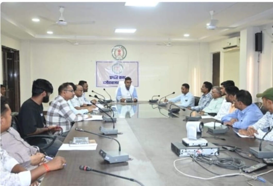 जिले में गैस आपूर्ति व्यवस्था की समीक्षा: कलेक्टर ने दिए सख्त निर्देश, किसी भी एजेंसी में शॉर्टेज नहीं होनी चाहिए