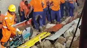 विशाखापत्तनम के मंदिर में बड़ा हादसा,दीवार गिरने से 8 की मौत, कई जख्मी