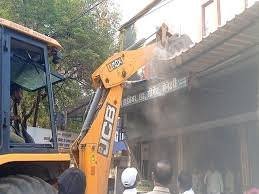 बिलासपुर : अतिक्रमण पर बुलडोजर कार्रवाई,हटाई गई दुकानें 