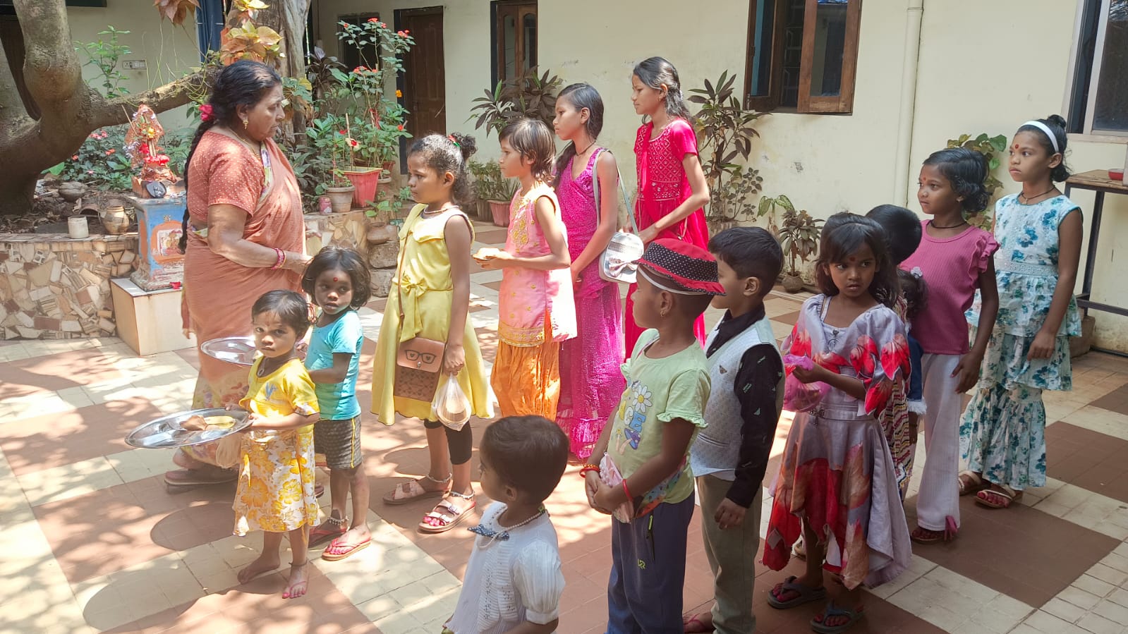 नवरात्र में भक्तिमय हुआ दंतेवाड़ा, कन्या पूजन और अखंड ज्योत से गूंजा माहौल