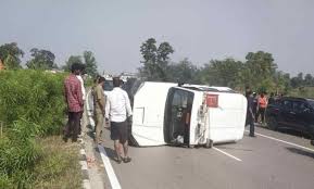 मंत्री लखनलाल देवांगन के काफिले की स्कॉर्पियो पलटी, तीन जवान घायल