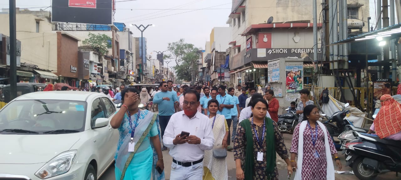 टीम प्रहरी नगर निवेश उड़न दस्ता द्वारा 59 कब्जाधारी दुकानदारों पर कुल 1 लाख 3 हजार रूपये की चालानी कार्यवाही