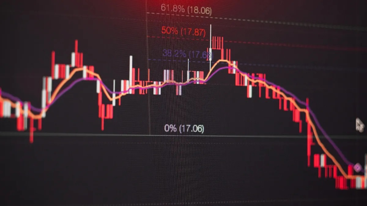कमजोर रुपये ने बिगाड़ा बाजार का खेल, Sensex 160 अंक टूटा, Nifty फिसला