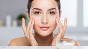 वैलेंटाइन वीक में चाहिए कोरियन ग्लास स्किन, किचन में रखी ये चीज करेगी कमाल