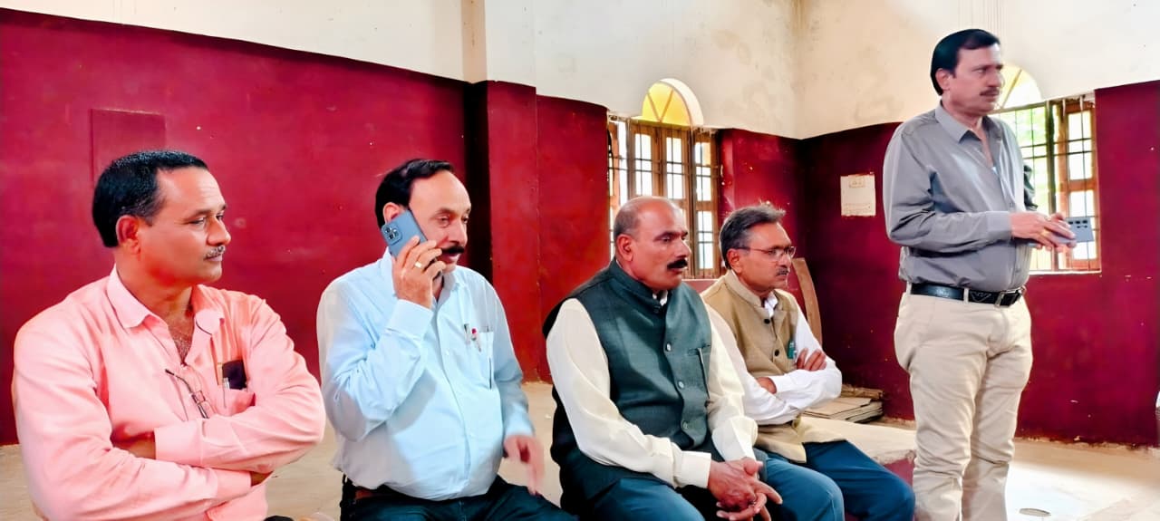 11 सूत्रीय मांगों को लेकर मुख्यमंत्री के नाम कर्मचारी अधिकारी फेडरेशन का ज्ञापन