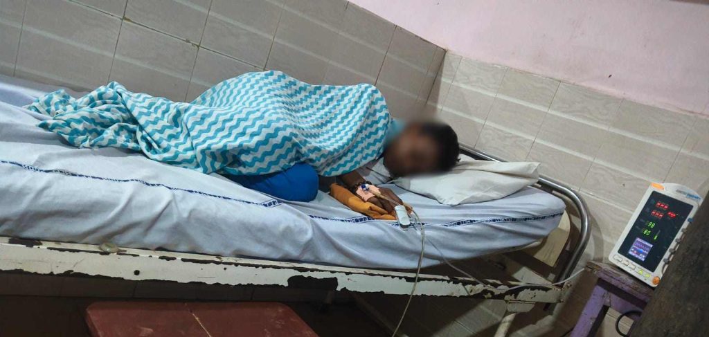 दुर्ग के स्कूल में बड़ा कांड! चॉकलेट बताकर छात्रों को खिलाई प्रतिबंधित दवा, 8 बच्चे बीमार, एक ICU में