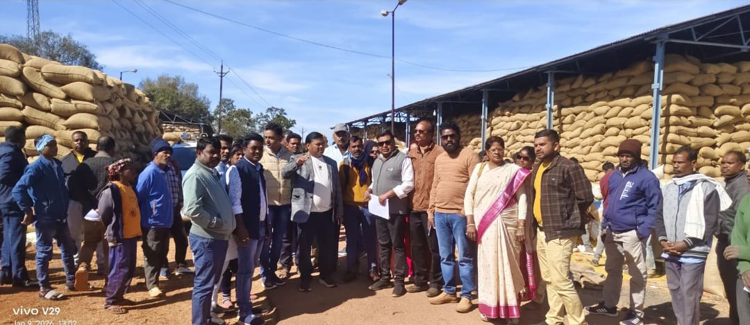 46 धान खरीदी केंद्रों में कांग्रेस का जिला-व्यापी आंदोलन ,जिलाध्यक्ष यू.डी. मिंज बोले — “सरकार को किसानों की उपज का दाना-दाना खरीदना होगा”