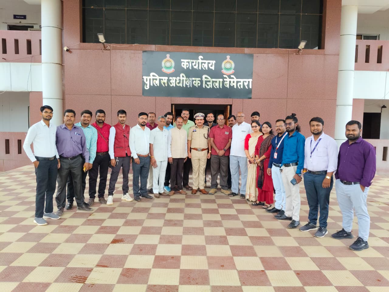 नई जिम्मेदारी से पहले पुलिस उप महानिरीक्षक (DIG) रामकृष्ण साहू (IPS)ने मीडिया से की सौजन्य मुलाकात, सहयोग के लिए जताया आभार
