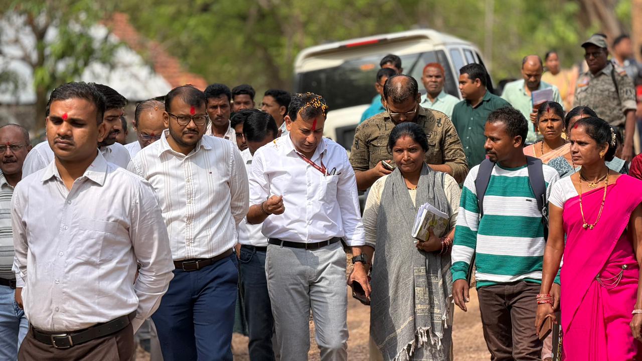 घर-घर नल से पानी पहुंचाने की योजना का निरीक्षण ,डोडपाल पहुंचे केंद्रीय सचिव कमल किशोर सोन