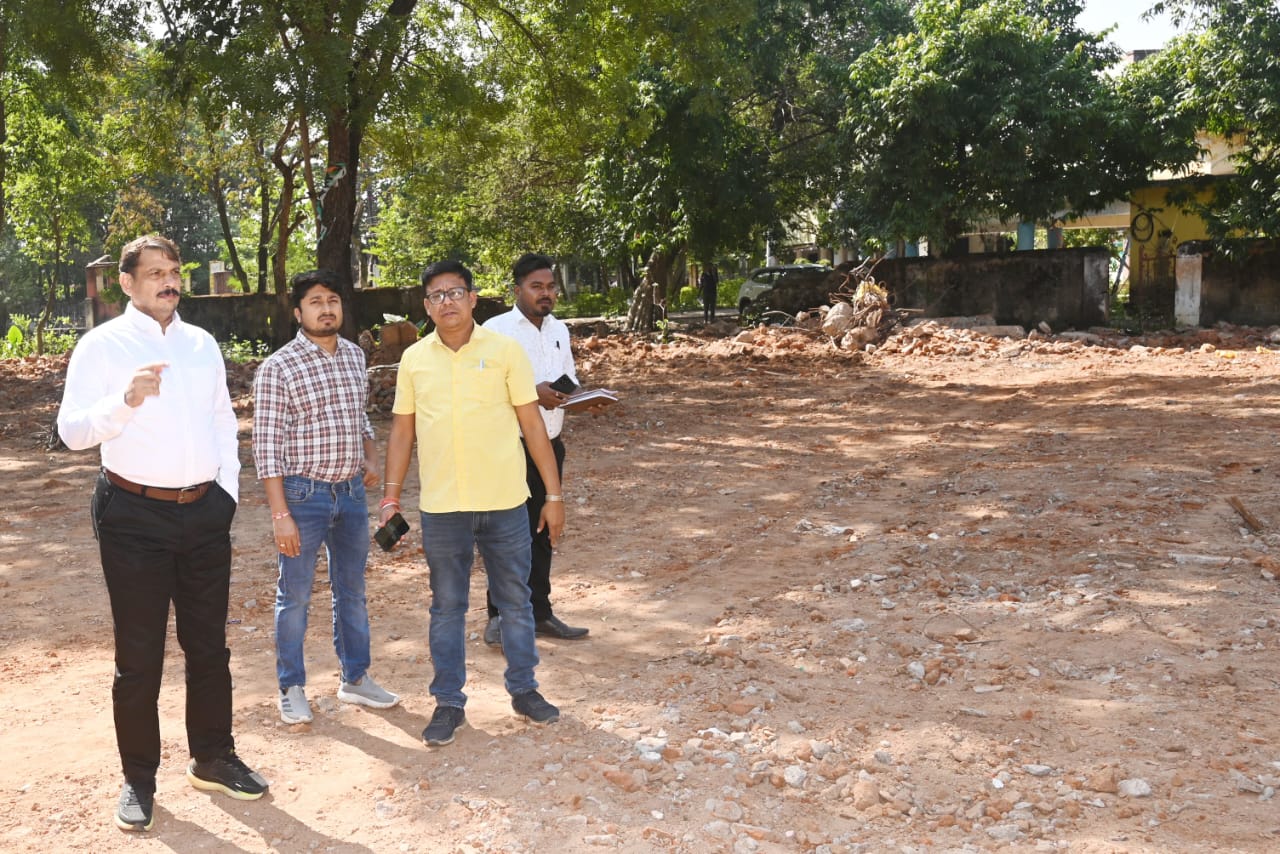 कलेक्टर गोपाल वर्मा ने नालंदा लाइब्रेरी निर्माण स्थल का किया निरीक्षण 