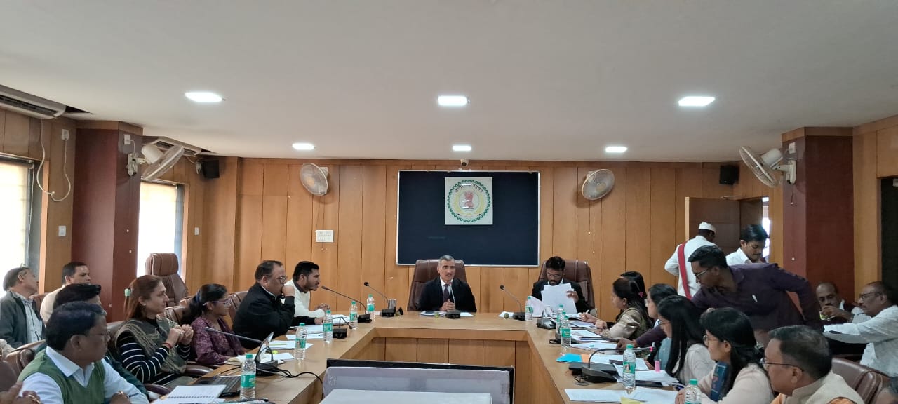 दायित्व निर्वहन में पारदर्शिता एवं निष्पक्षता सुनिश्चित करें — कलेक्टर शर्मा
