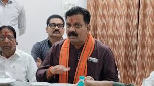 गृह मंत्री विजय शर्मा का बड़ा आरोप,राहुल गांधी पीठ पीछे गड़बड़ करते हैं