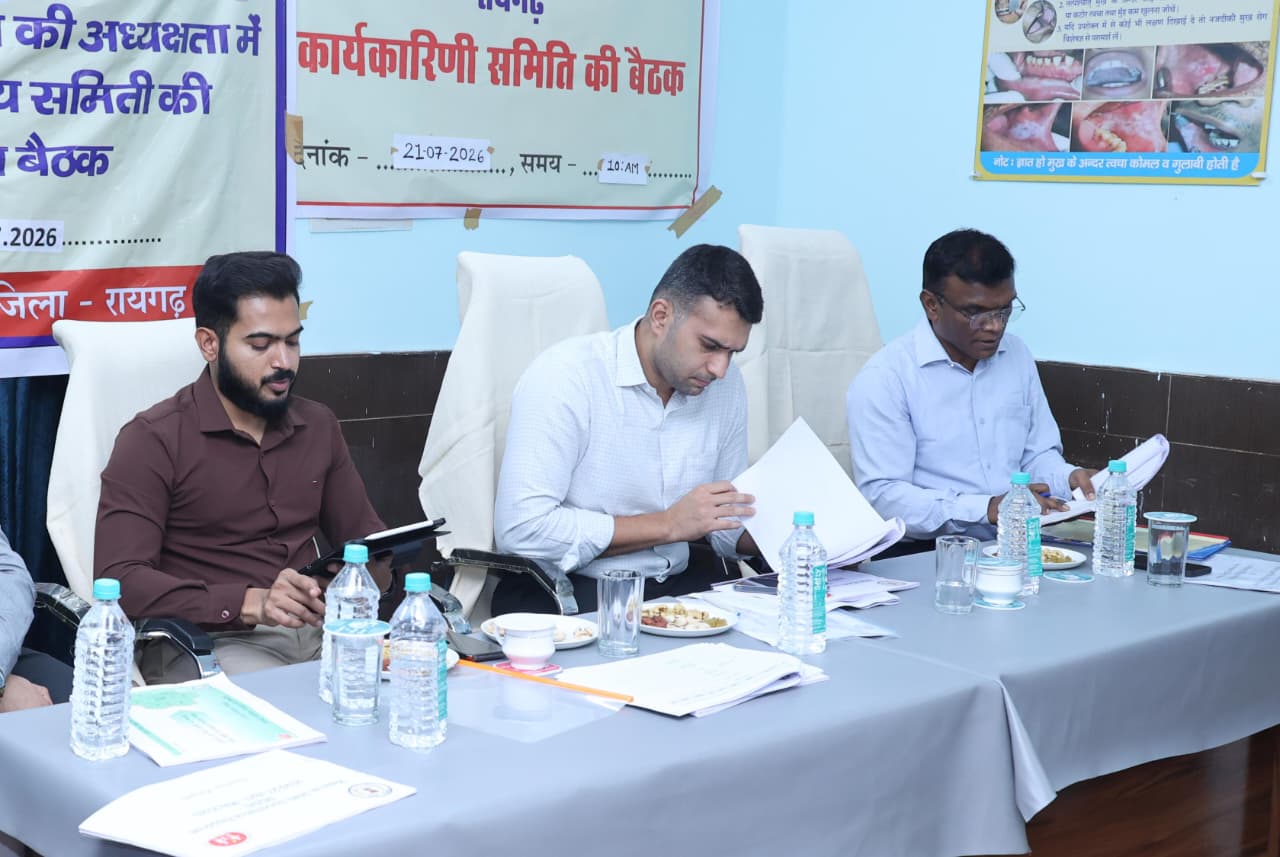 रायगढ़ में स्वास्थ्य सेवाओं को लेकर कलेक्टर सख्त, बोले- गुणवत्ता से कोई समझौता नहीं, समय पर पूरे हों सभी लक्ष्य

