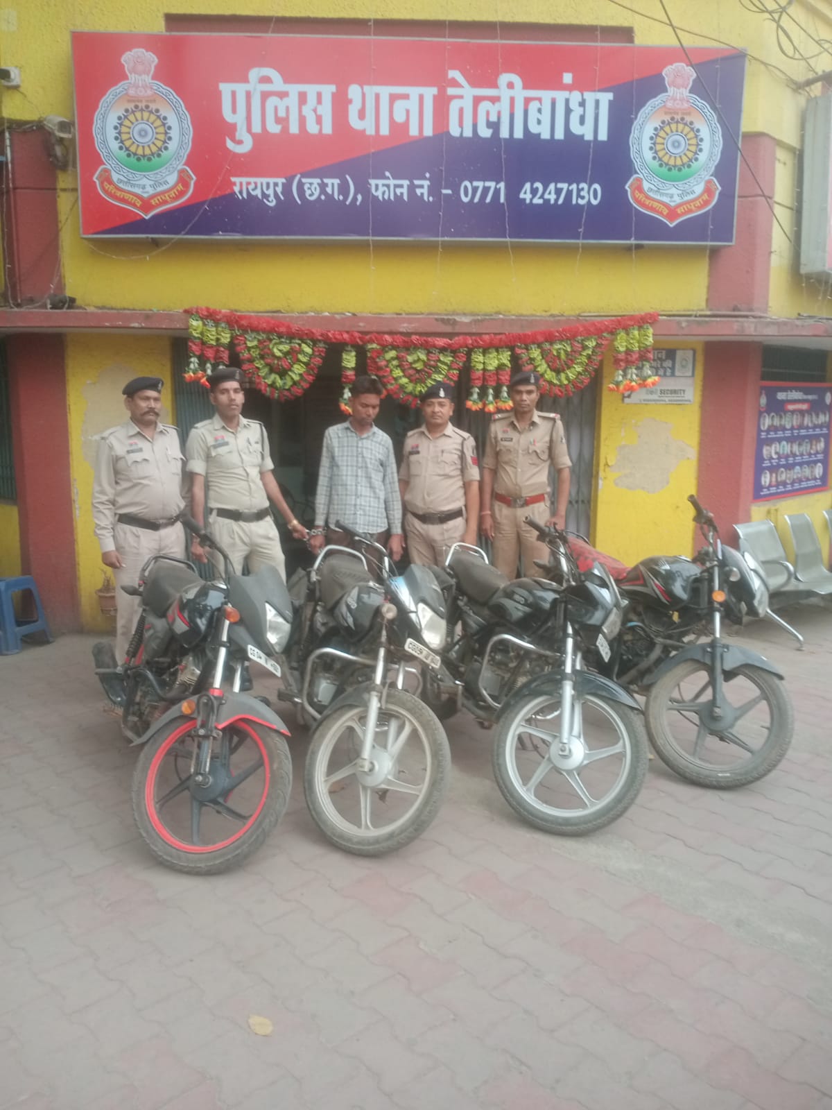 थाना तेलीबांधा क्षेत्र से 04 नग दोपहिया वाहन चोरी करने वाला आरोपी गिरफ्तार