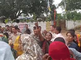 कबीरधाम में उखाड़ फेंका दुर्गा पंडाल,दो गुटों में बवाल, झड़प में कई घायल