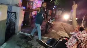 शराब के नशे में सीआरपीएफ जवान ने मोहल्ले में मचाया उत्पात