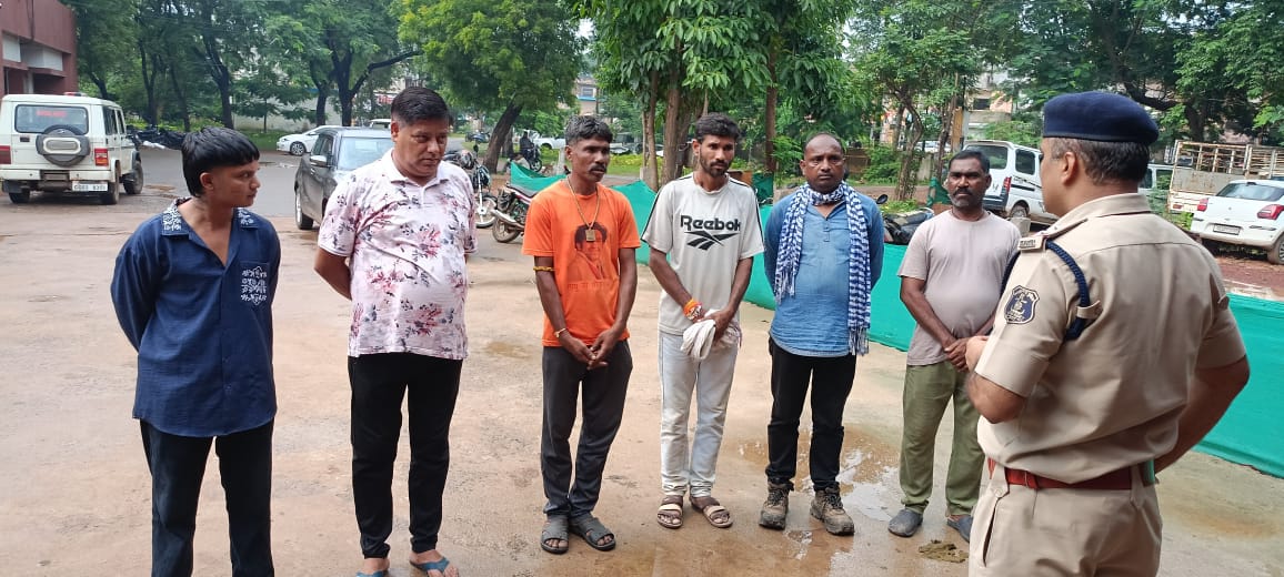 02 निगरानी एवं 04 गुण्डा बदमाशों को तस्दीक कर किया गया चेकिंग कार्यवाही