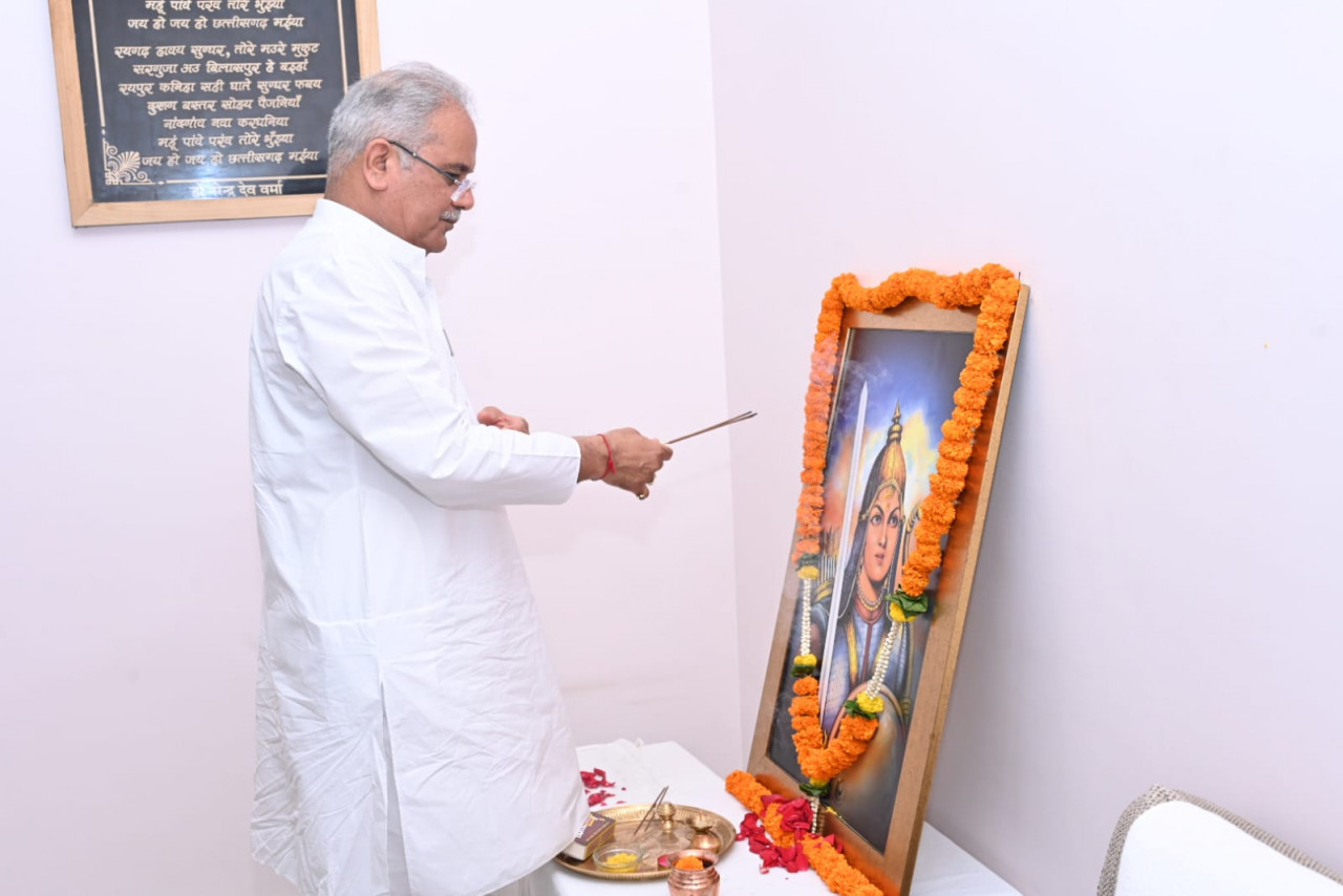 मुख्यमंत्री  भूपेश बघेल ने वीरांगना रानी दुर्गावती की जयंती पर उन्हें नमन किया
