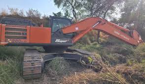 अवैध रेत उत्खनन पर कार्रवाई, पोकलेन जब्त