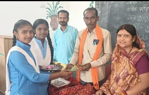 हाई स्कूल नहरगांव में परीक्षा परिणाम घोषित सफल छात्रों को अध्यक्ष राजेंद्र राजपूत ने दी बधाई
