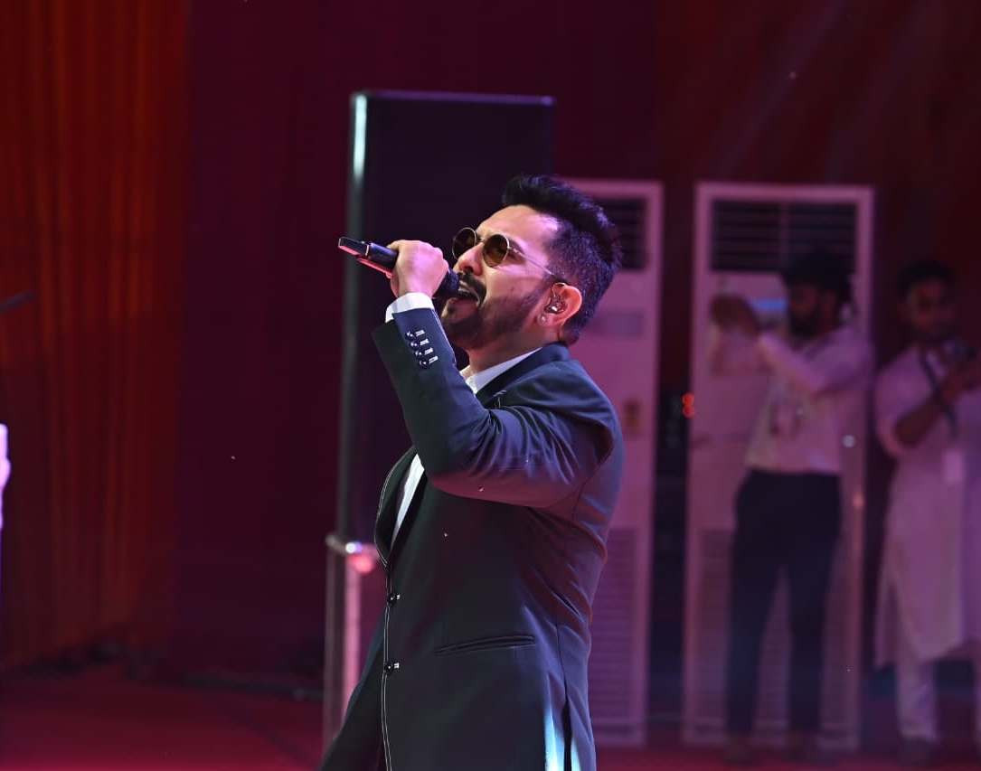 सुरमई शाम से सजी महफ़िल : राज्योत्सव में बॉलीवुड के पार्श्व गायक आदित्य नारायण सहित छत्तीसगढ़ के कलाकारों ने बिखेरा रंग