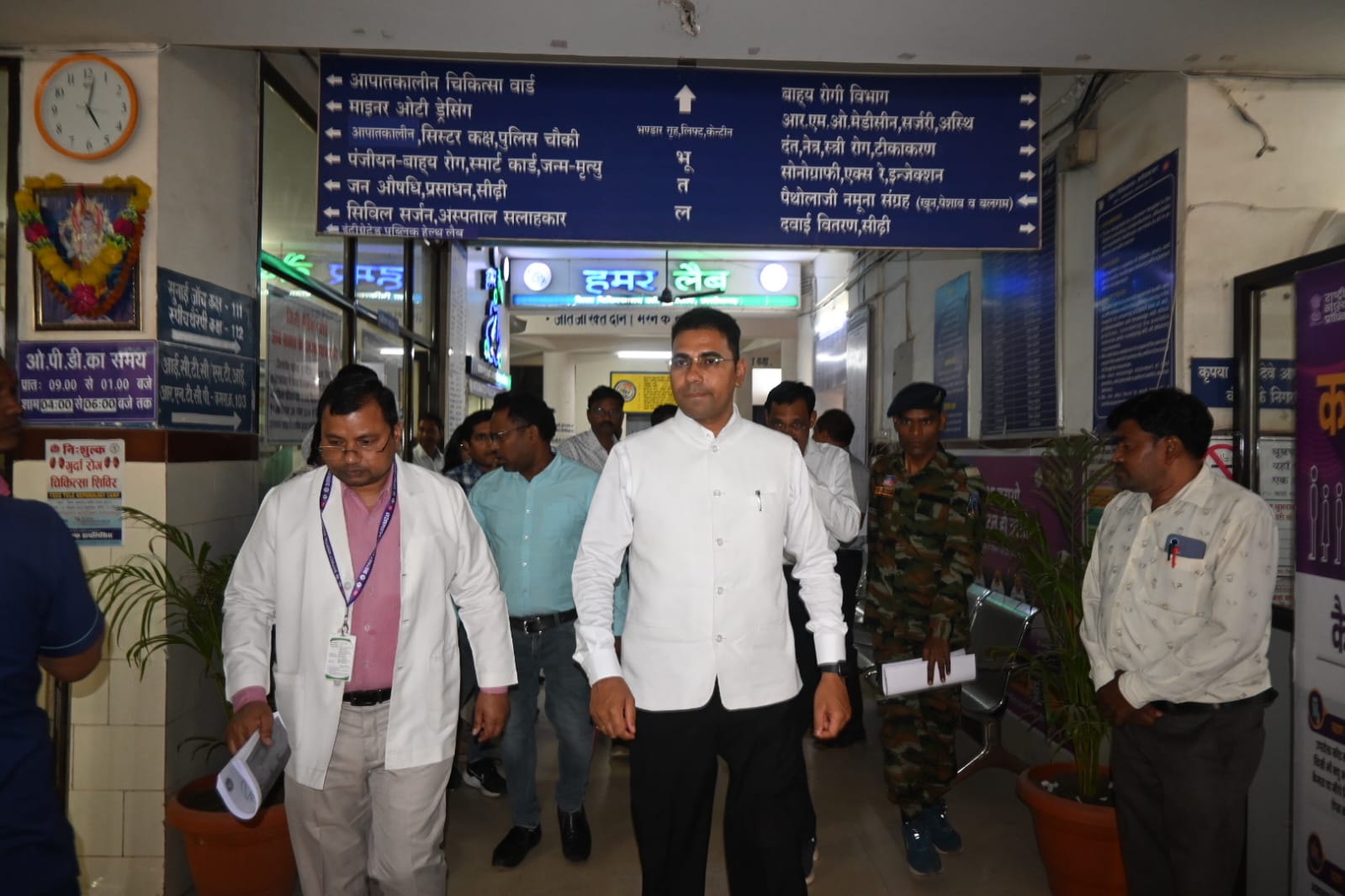 नवपदस्थ कलेक्टर ने जिला चिकित्सालय का किया निरीक्षण