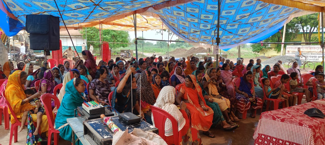 प्रशासन के भावी कदम के इन्तजार के बीच खौली में 11 वें ‌दिन बरसात के बीच धरना जारी रहा